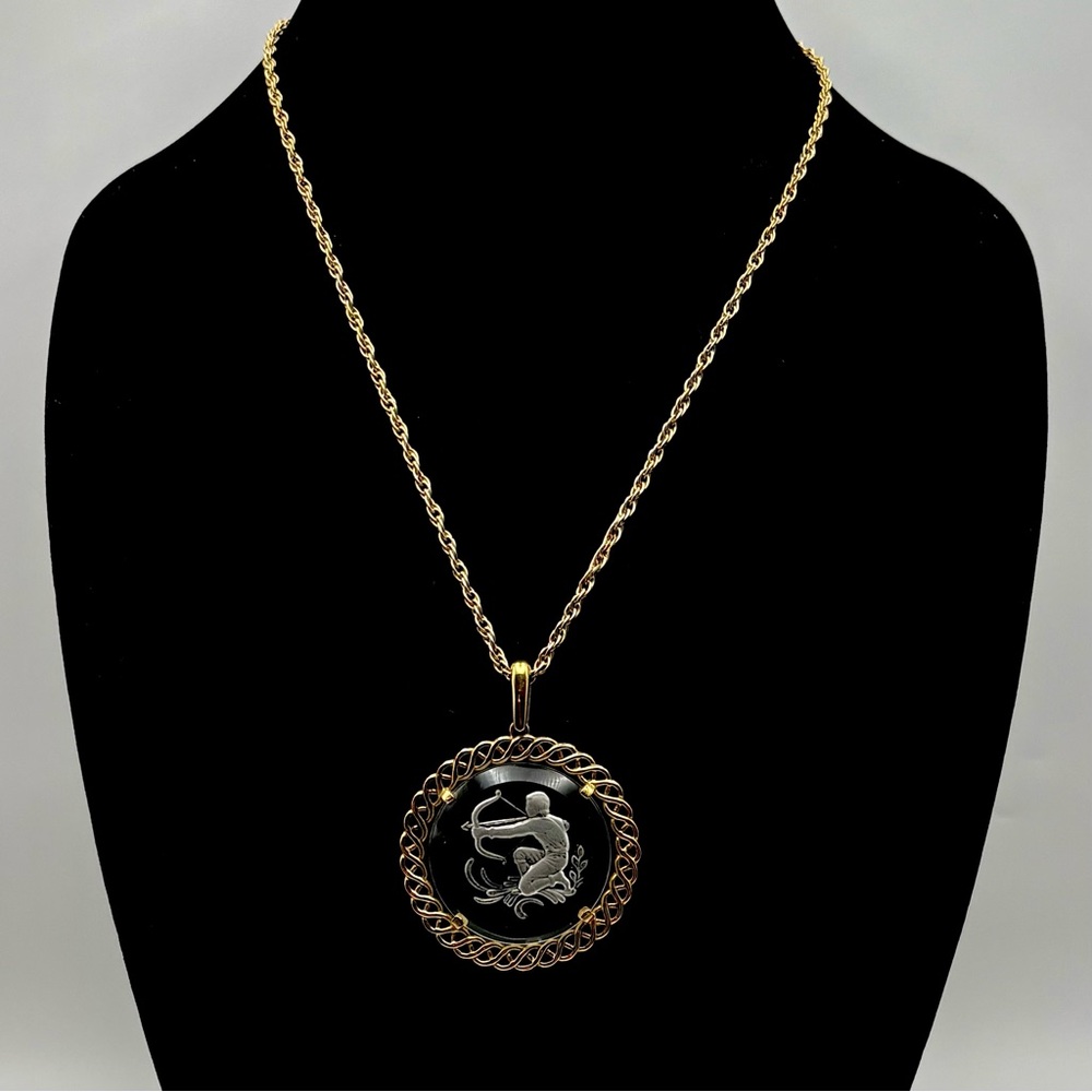 Vintage Crown Trifari Sagittarius Zodiac Gold Tone Glass Pendant Necklace